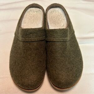 Merrell Forest Green Clogs